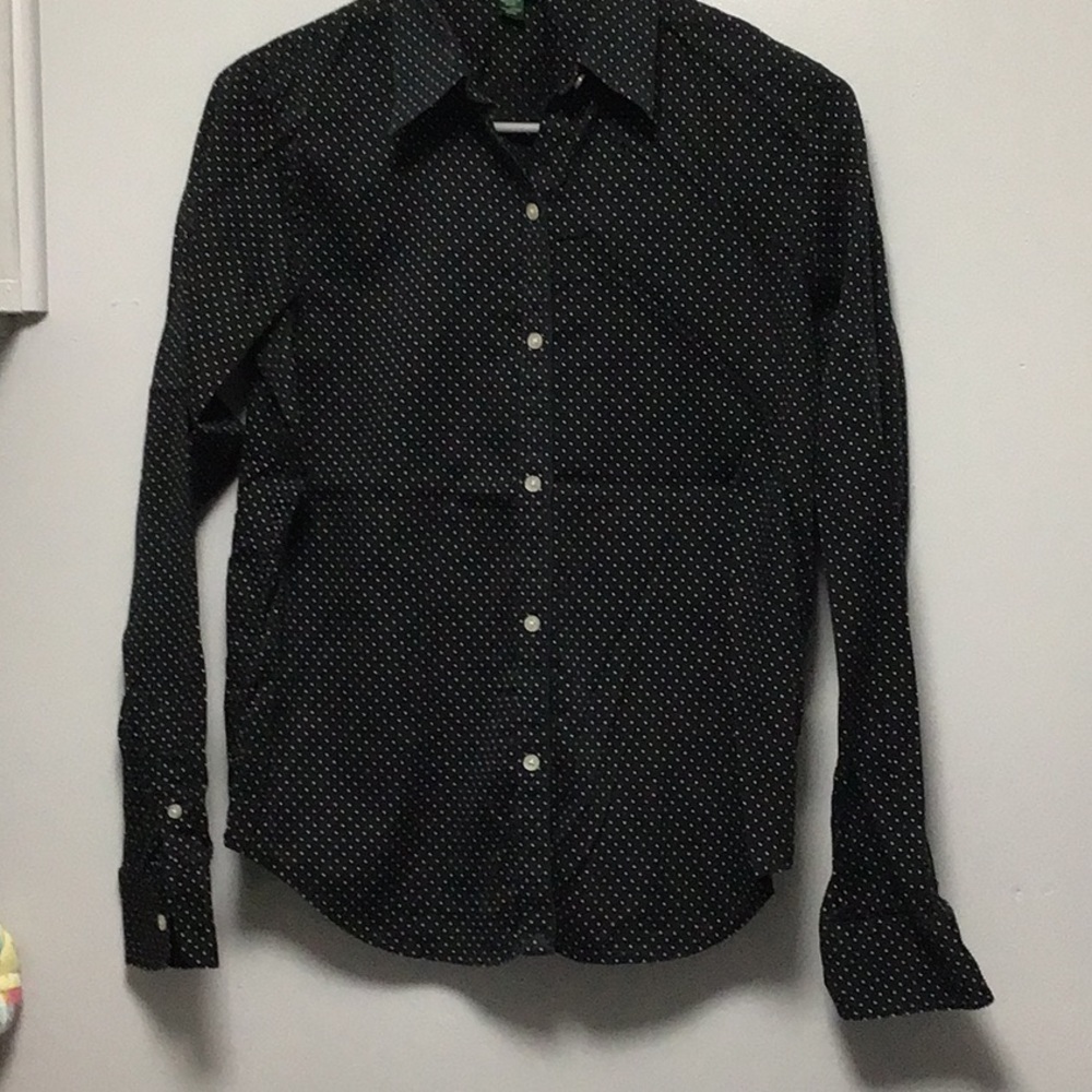This is a Lauren Ralph Lauren button down shirt size Small.